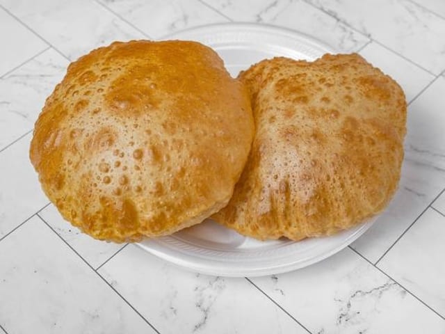 Poori (2 Pcs).